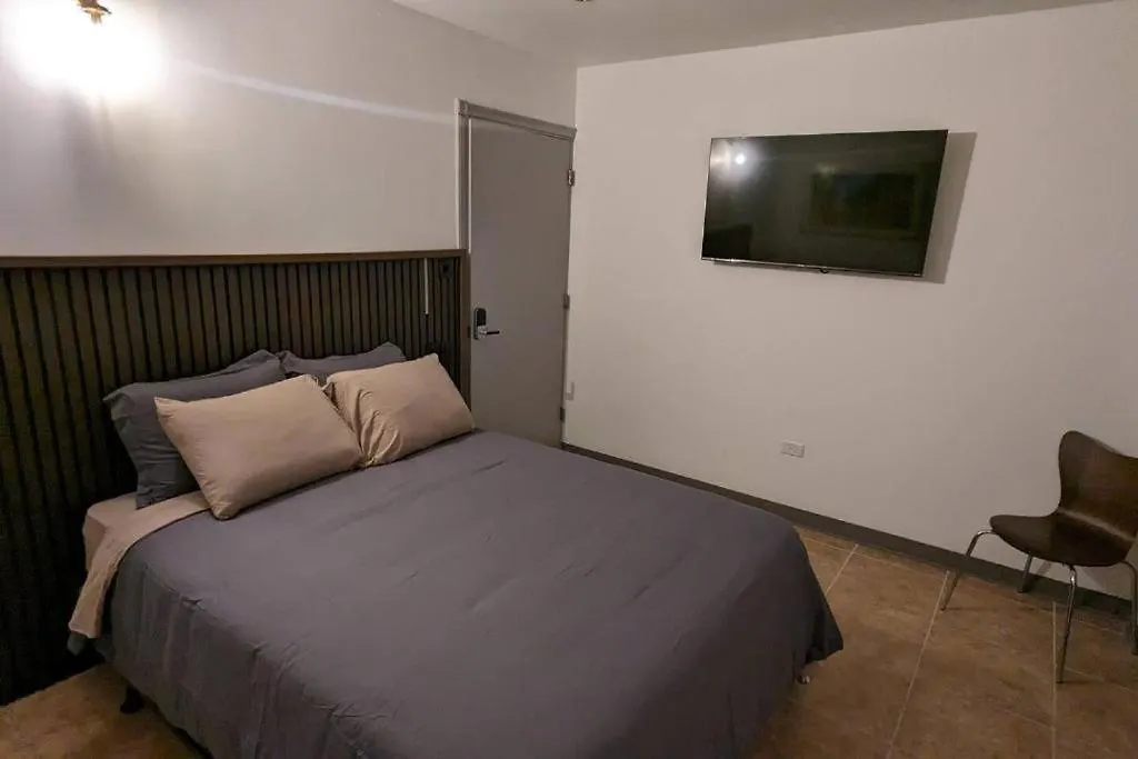 Επικοινωνία με το House 3 Bed And 2 Bath With Cozy Backyard